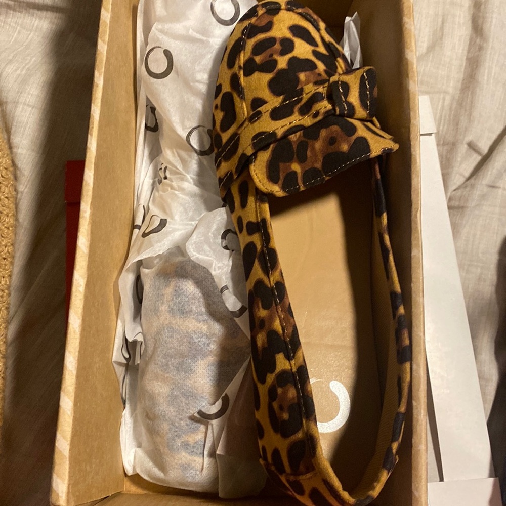 Women’s Leopard print flats size 9